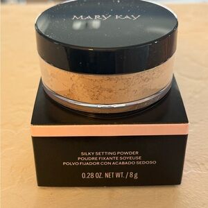 Mary Kay Silky Setting Powder Light Medium Ivory